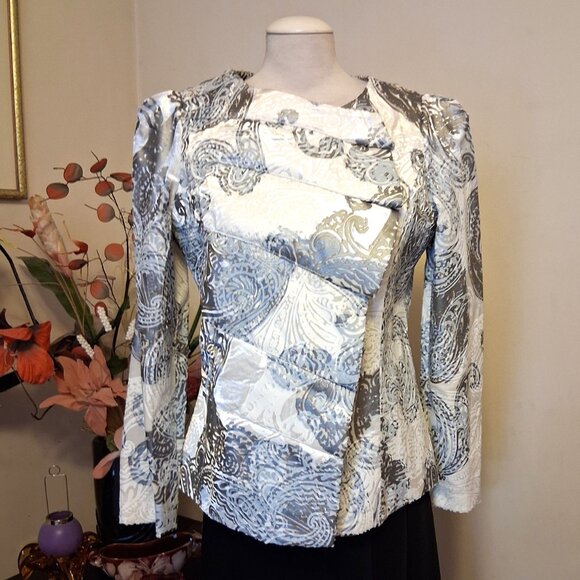 NWOT NESS Women’s Unique Design Well Tailored Light Gray White Printed Jacket 8 - Picture 3 of 10